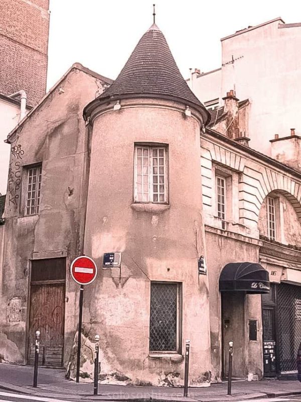 Une soirée au Pandora Club, l’un des clubs libertins les plus prestigieux de Paris, où élégance et séduction se rencontrent.